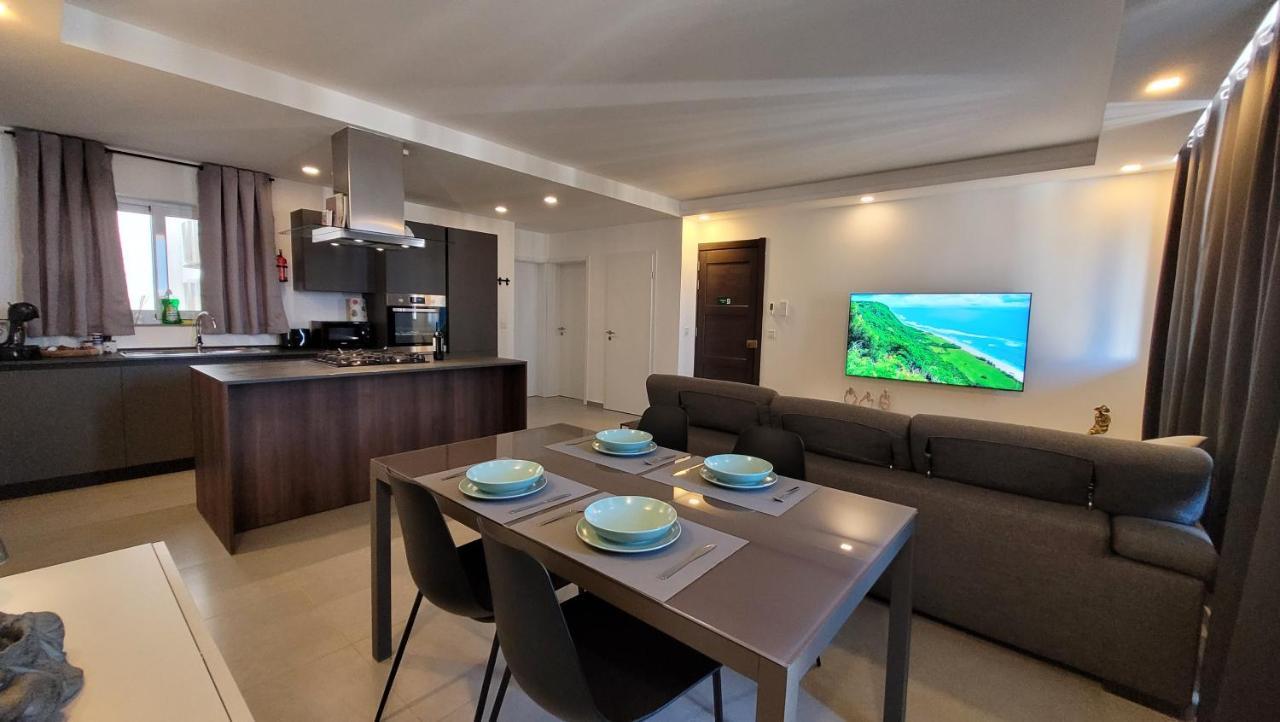 Апартаменты Stylish - Modern - Large Terrace - 2 Bed - 200 M From Sea - Fully Air Con Сент-Полс-Бей Экстерьер фото